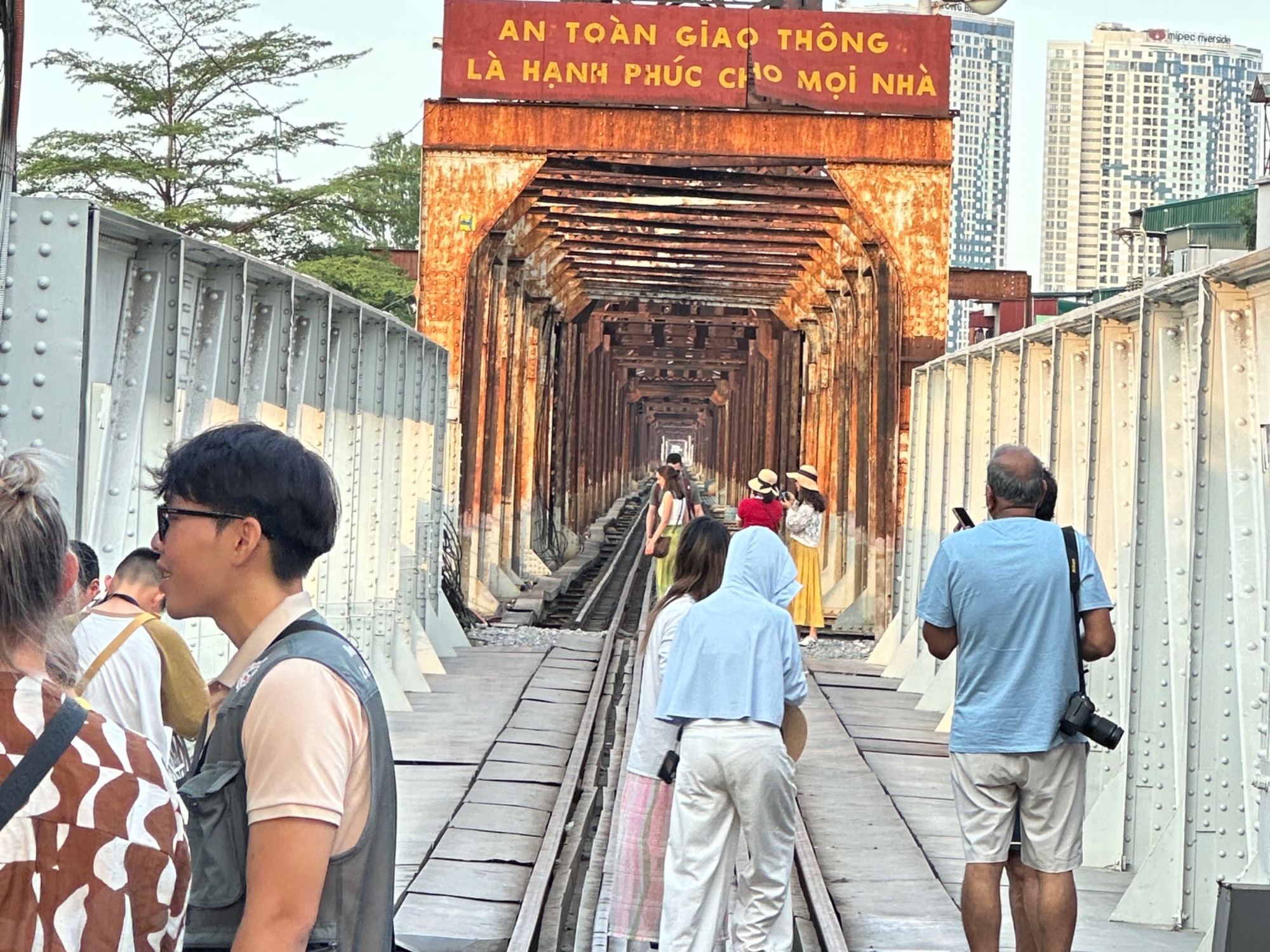 DAY 2: Gods, Turtles, and a Suitcase Epiphany in Hanoi old quarter — photo 9