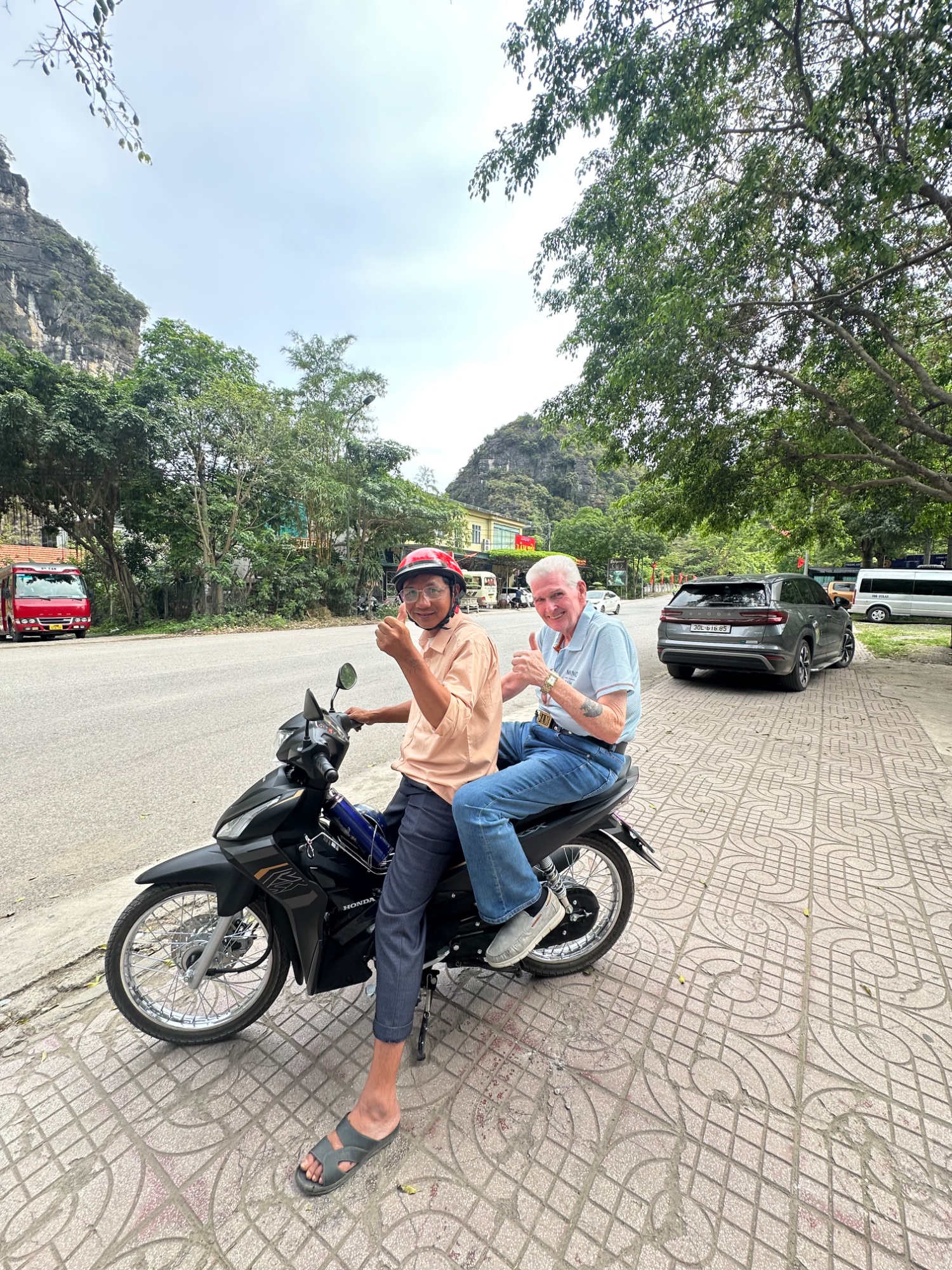 Day 4: Ninh Binh, and the Ballad of King Dingaling in Ninh binh vietnam — photo 7
