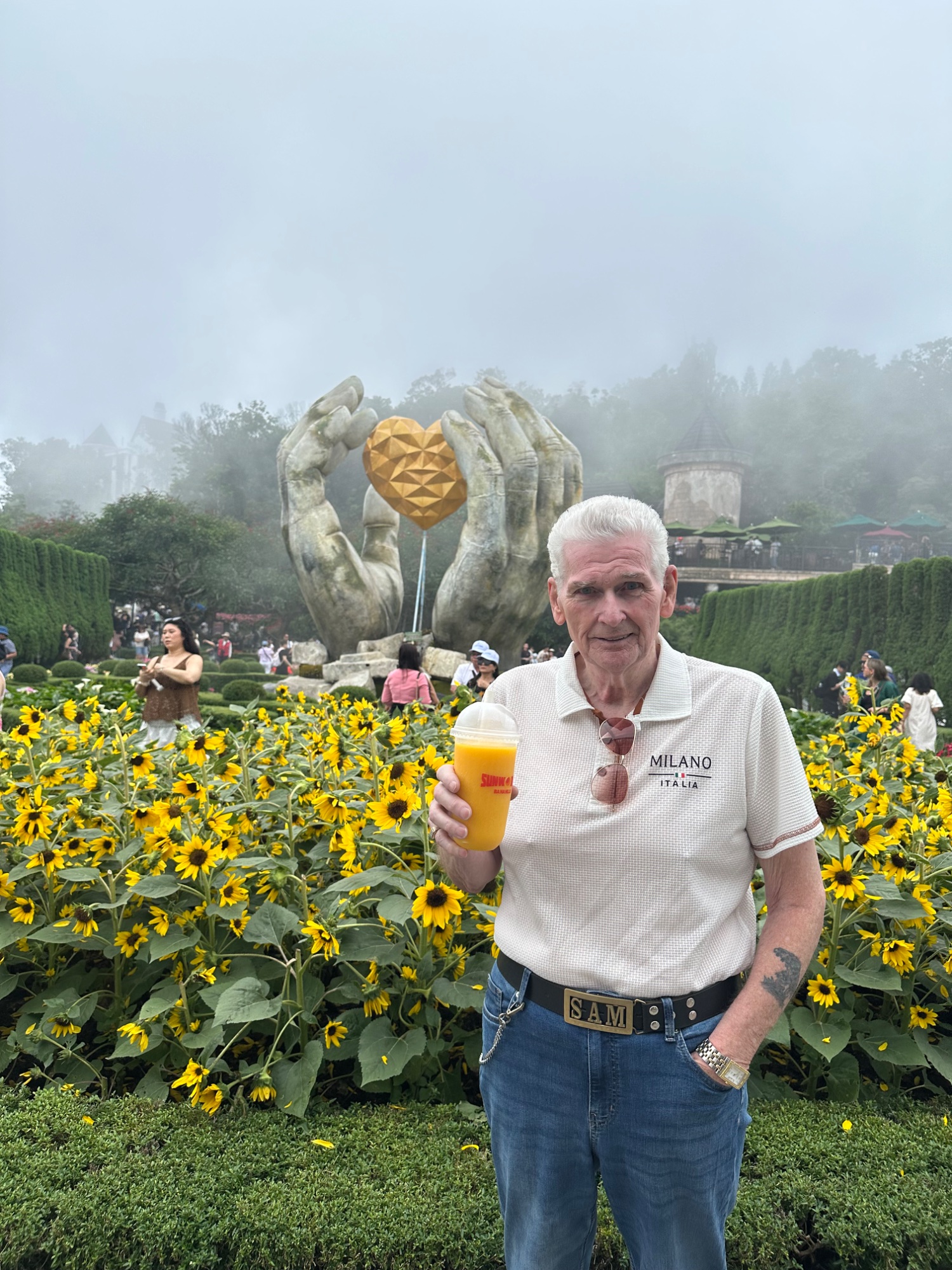 Day 8 Acting as a Human Rain Gauge in a Vietnamese Theme Park in Danang and Ba na hills — photo 7