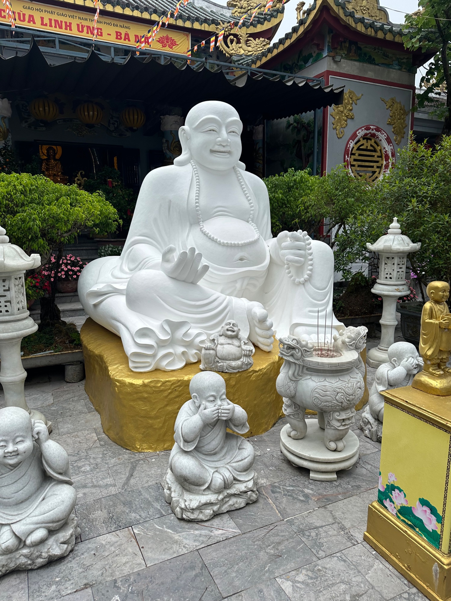 Day 8 Acting as a Human Rain Gauge in a Vietnamese Theme Park in Danang and Ba na hills — photo 10