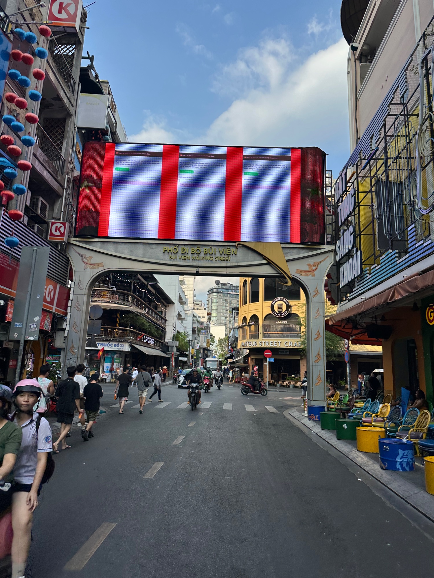 Day 10: Dickhead of the Year (My Own Award Ceremony) in Saigon, or as they call it now Ho Chi Min City — photo 2