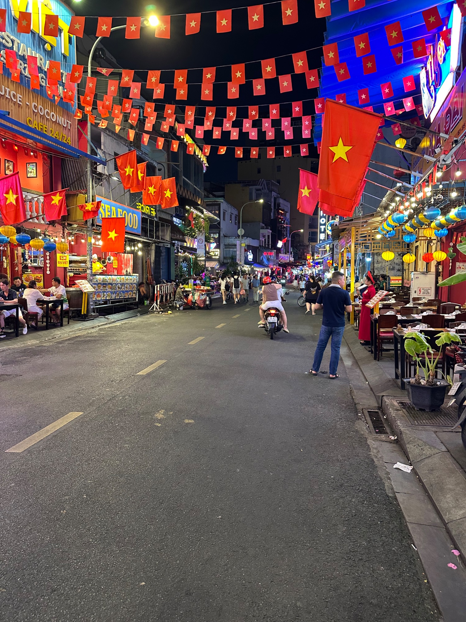 Day 10: Dickhead of the Year (My Own Award Ceremony) in Saigon, or as they call it now Ho Chi Min City — photo 3